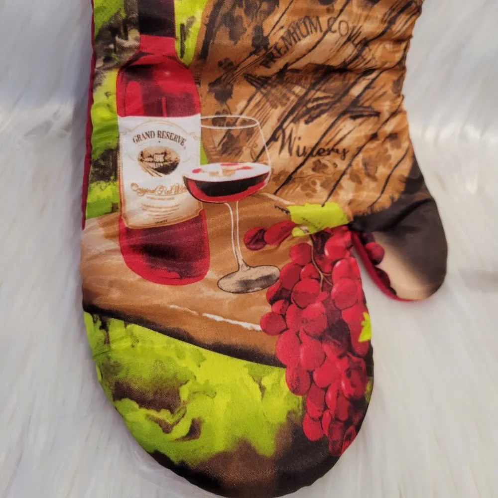 Set of 2 Winery Design Oven Mitts